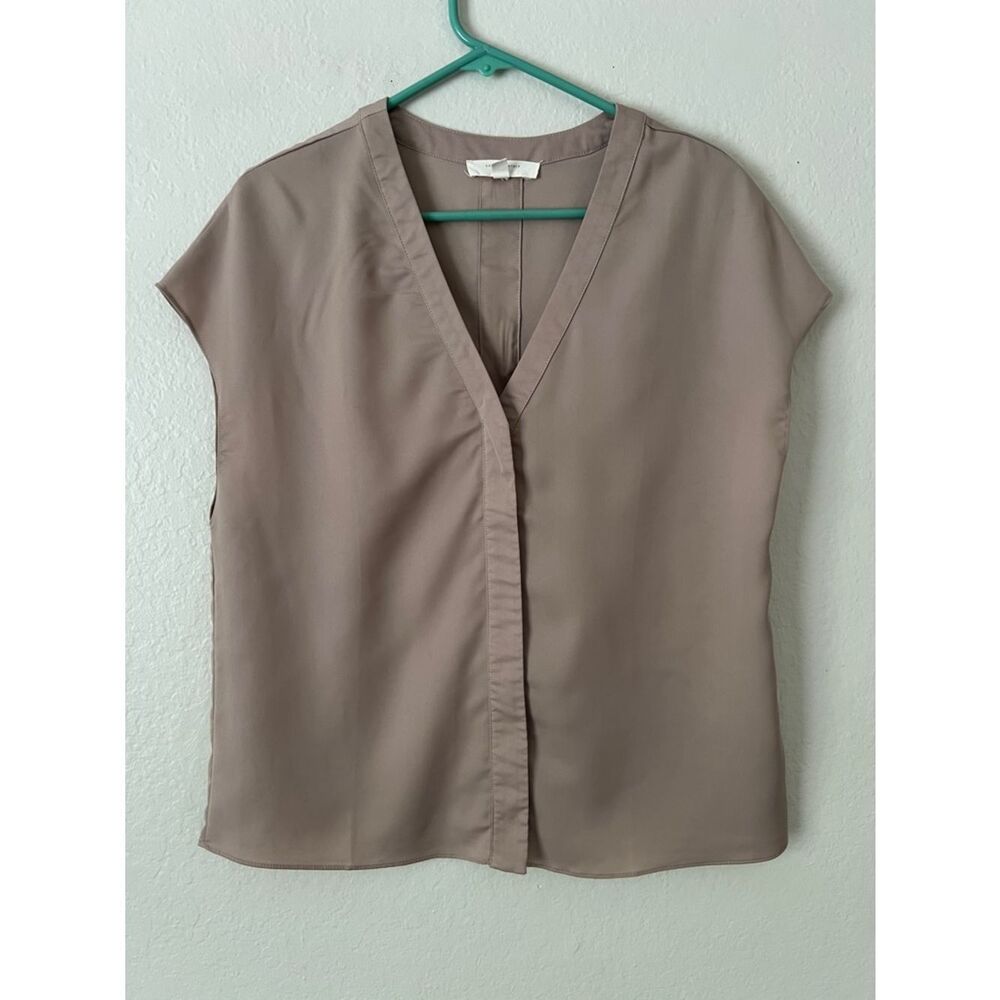 Like New! Grade & Gather Taupe V-Neck Short Sleeve Relaxed Blouse in Size S